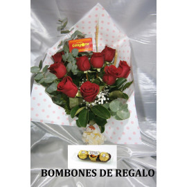 Manojo con 9 rosas rojas (BOMBONES DE REGALO)